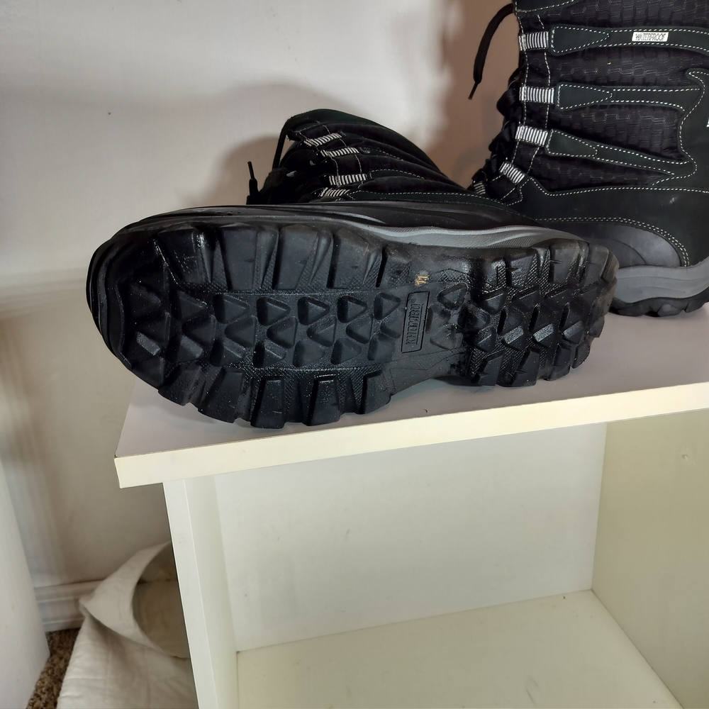 Khombu Black and Gray Men's Boots - Picture 5 of 6